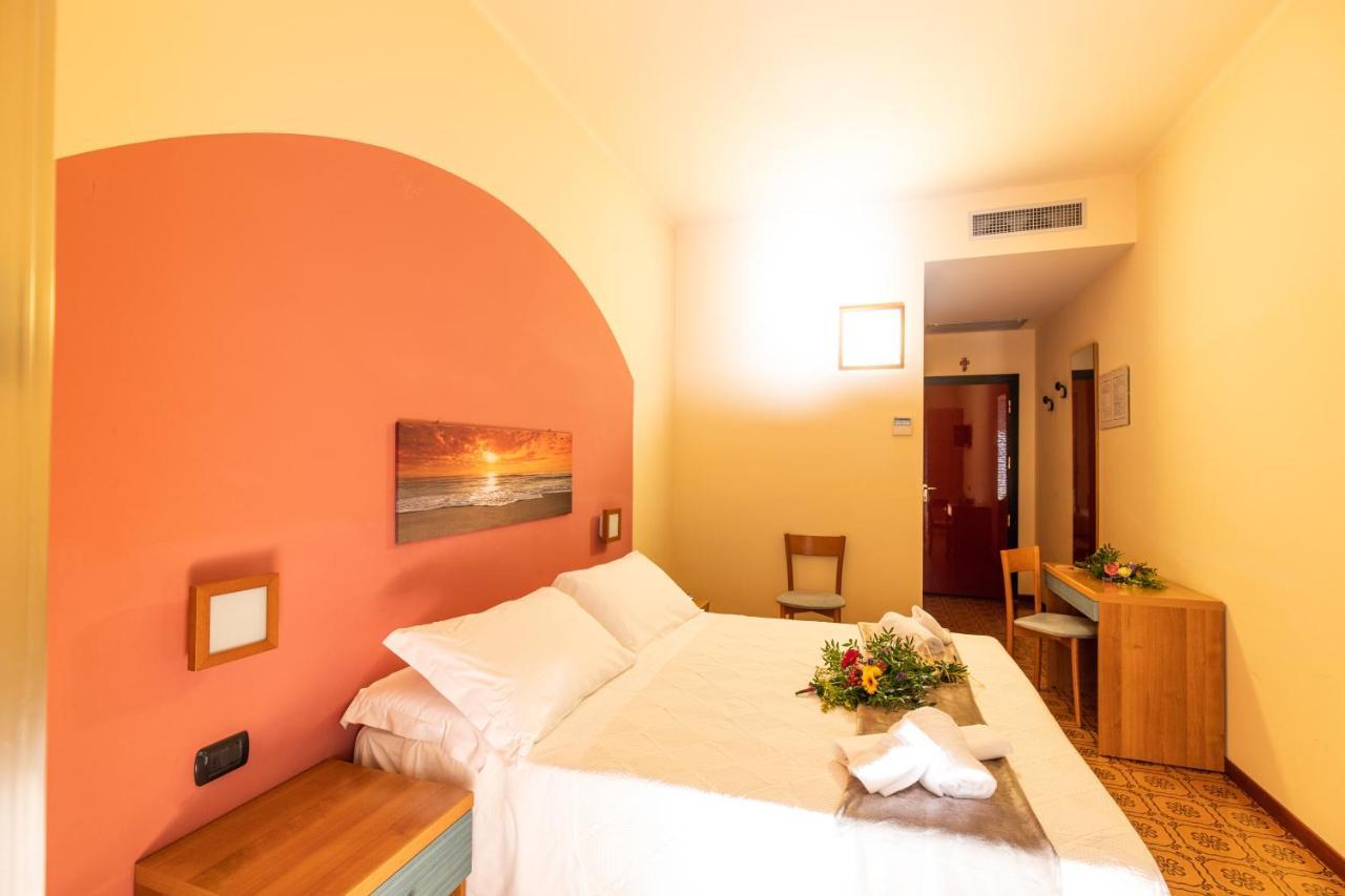 Xxv Aprile Casa Per Ferie Otel Albenga Dış mekan fotoğraf