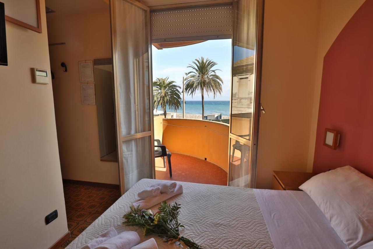 Xxv Aprile Casa Per Ferie Otel Albenga Dış mekan fotoğraf