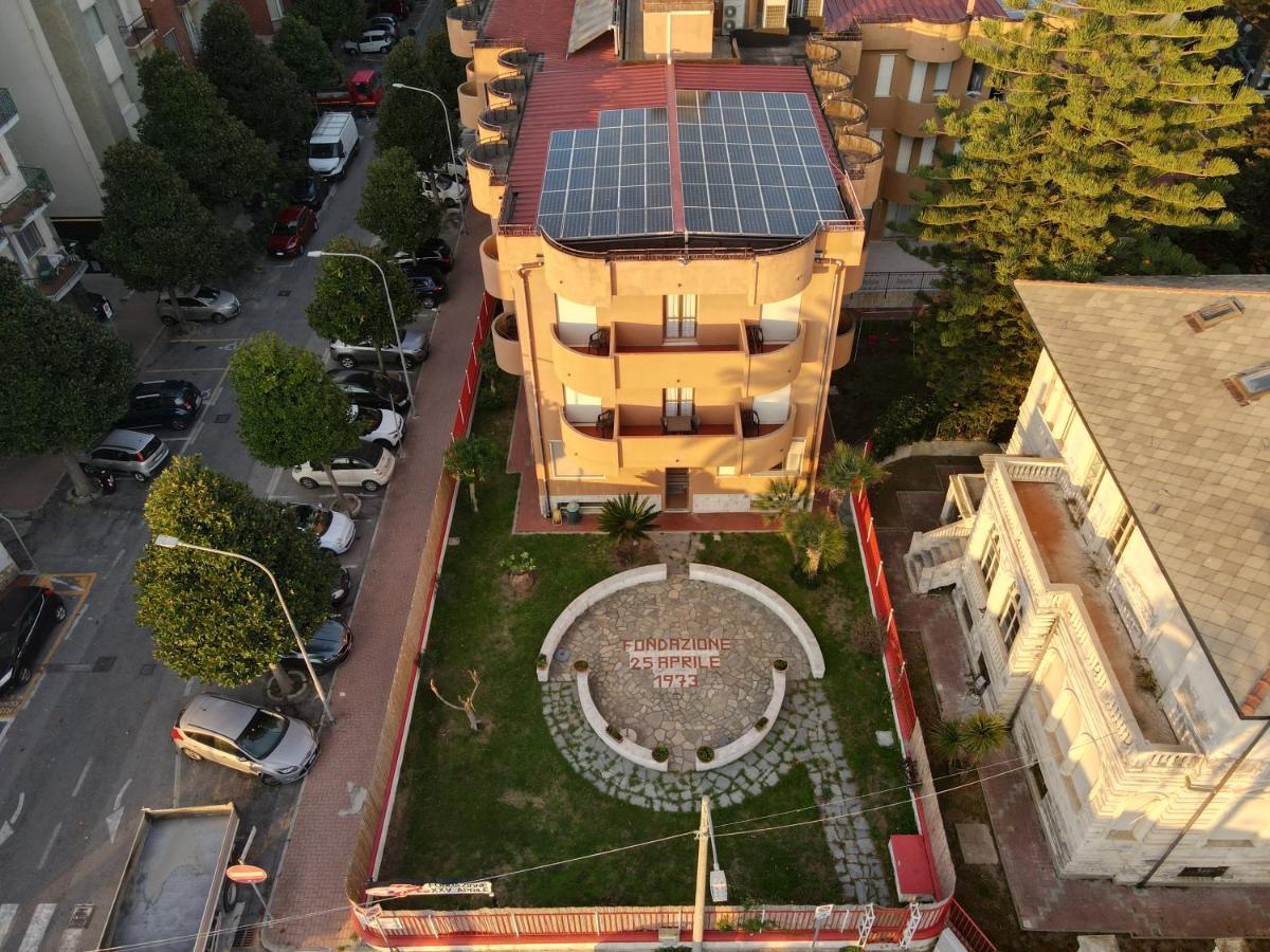 Xxv Aprile Casa Per Ferie Otel Albenga Dış mekan fotoğraf