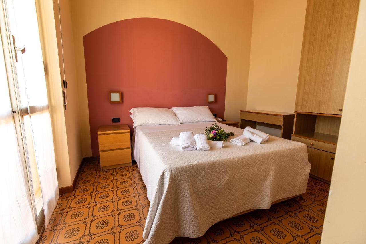 Xxv Aprile Casa Per Ferie Otel Albenga Dış mekan fotoğraf
